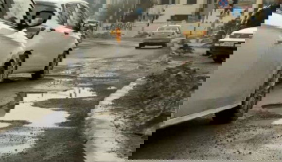 Röhej: egy gyanútlan autóst bírságoltak meg a pocsék minőségű utak miatt Vrancea megyében