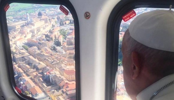 Csak a levegőben közlekedik a pápa romániai látogatásán