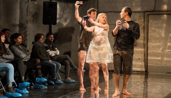 A nézők nem hagyták fagyoskodni a független kolozsvári színtársulatot