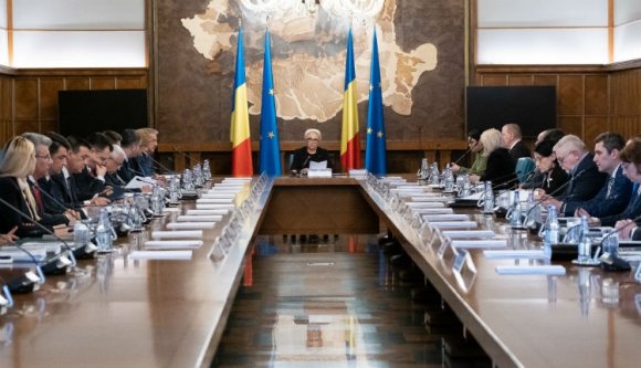 A jó román kormánytag szépen öltözik és nem beszél csúnyán – mondja ki az új viselkedési kódex