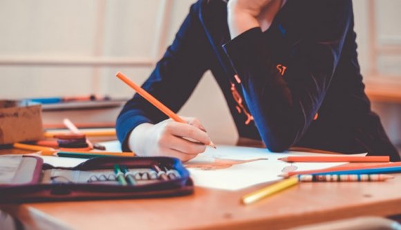 Véget vetett egy suli az osztályzatok és hiányzások letagadásának