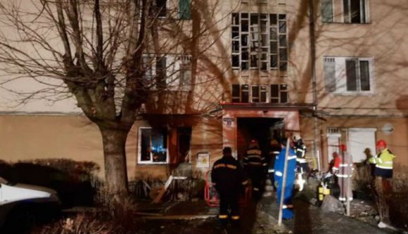 Vajon miért ugrott le egy tinédzser egy tízemeletes máramarosszigeti panelház tetejéről?