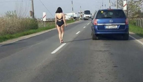 És akkor ez a lány fürdőruhában, mezítláb indult el az úttest közepén a temesvári repülőtér irányába