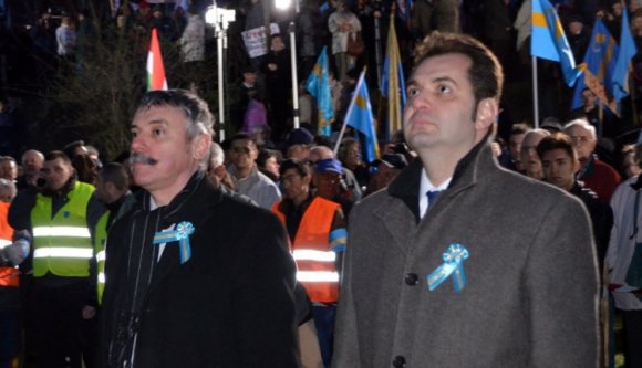 Hét kérdés, amellyel pőrére vetkőztetheti a magyar politikusokat