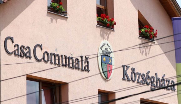 Egy jó hír a sok rossz között: nem kell fizetnie a magyar feliratért durván megbírságolt korondi polgármesternek