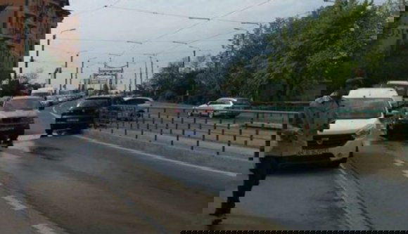 Rejtély Aradon: vajon hogyan hajtott a polgármester autója vilamosmegállóba, ha senki sem vezette?