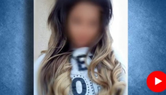 Durva lecke: egy diáklány az osztálytársai előtt kellett levágja a haját, miután osztályfőnöke ráparancsolt