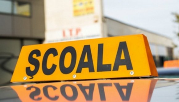 Ahol több száz analfabéta pénzért szerzett jogsit, ott a rendőr vígan furikázhatott nélküle