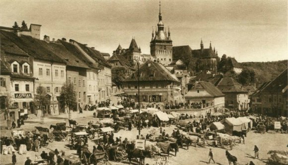 Nácizmusról, kommunizmusról és a romániai német közösség vagyonának visszaszolgáltatásáról