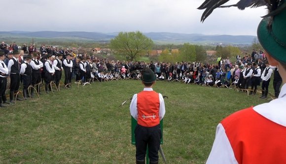 Kakaslövés Apácán, ahol a piros tojás mellett egy évszázados bosszú is a húsvét tartozéka (VIDEÓ)