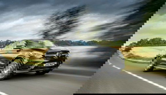 Egy évig senkit nem zavart, hogy a PSD-s luxusfeleség lenyúlta a párt Mercedesét