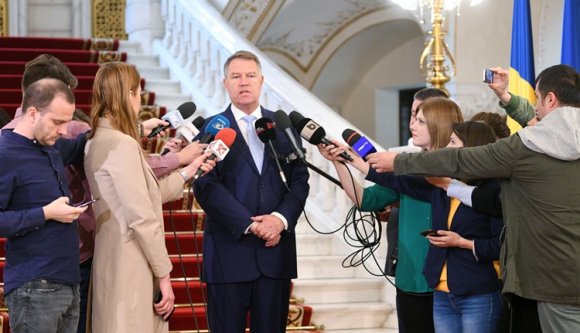 Húsvéti szüszpansz után parádésan dobta vissza Iohannis a kormányátalakítást