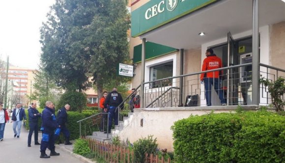 Mindenkit megijesztett Brassóban a csuklyás bankrabló, de végül ő ijedt meg jobban