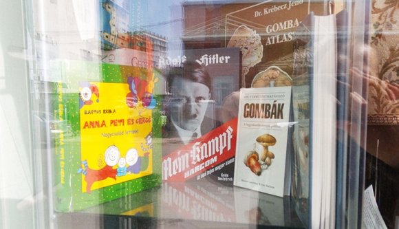 Anna, Peti, Gergő és ... Hitler! (FOTÓ)