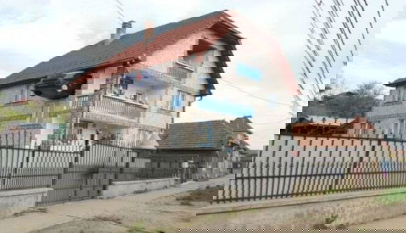 Oké, beépített szekrényről és beépített tűzhelyről mindenki hallott. Na de beépített autóról?