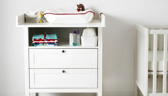 Pelenkázót hív vissza az IKEA, mert leestek róla a gyerekek