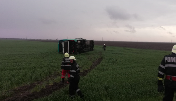 Nézze meg videón, milyen érzés egy olyan buszon utazni, amit felkap, majd földhöz vág egy tornádó