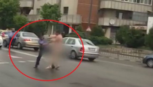Két városban is a nyílt utcán meztelenül rohangászó férfiakat kellett hajkurászni (VIDEÓval)
