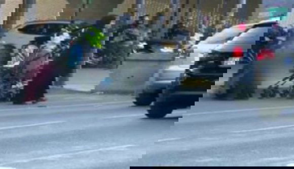 Szír menekülteknek adják ki magukat a romániai koldusasszonyok Párizsban