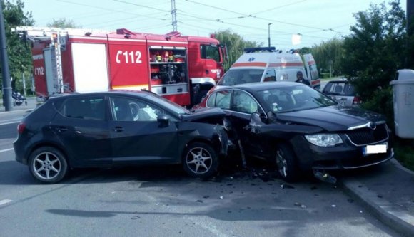 Kolozsváron egyre veszélyesebb a járdán közlekedni: bármikor elüthet ott is egy autó