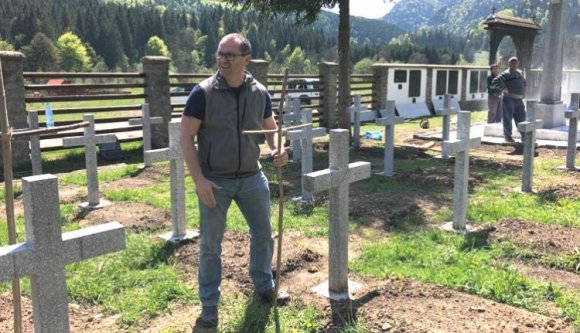 Dagad az úzvölgyi temetőbotrány: naná, hogy törvénytelenül építkezett az önkormányzat