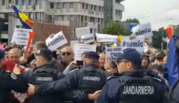 Hiába fektettek be a méregdrága közvécékbe, áll a bál a PSD nagygyűlésén  (VIDEÓval)