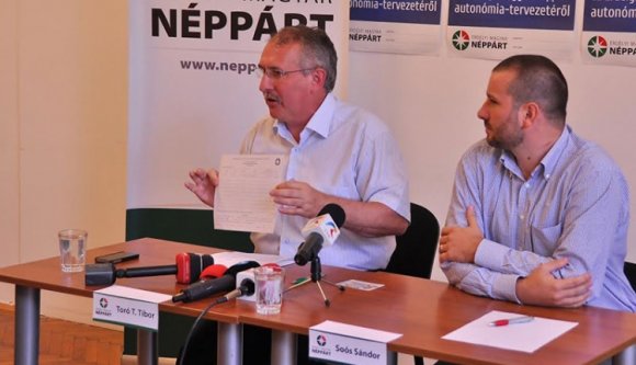 Összegyűlt a 200 ezer aláírás Szilágyi Zsoltnak