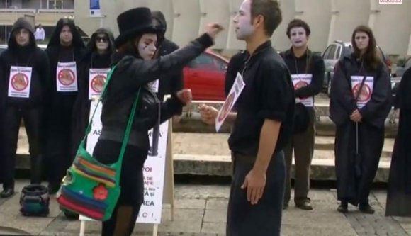 Fityisszel szórakoztatták magukat a színészek