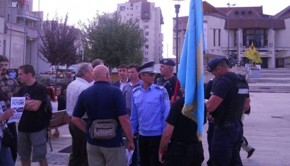 Pénzbírság a vásárhelyi skótbarát flashmob résztvevőinek
