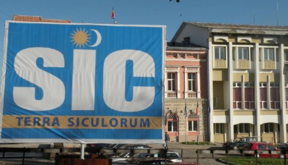 Nem enged a kétnyelvű táblákból a szentgyörgyi önkormányzat