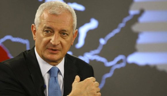 Frunda György Ponta mellett áll