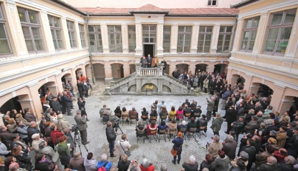 Kapunyitás a marosvécsi Kemény-kastélyban