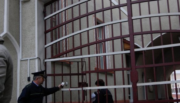 Ponta toronymagasan győzött a börtönökben