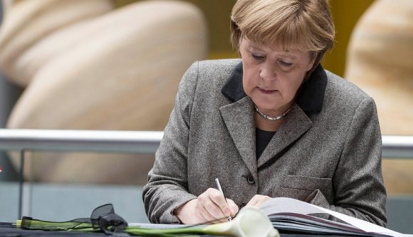 Johannisnak szurkol Angela Merkel