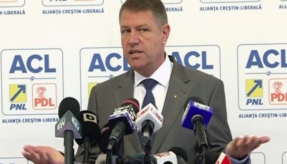 Kelj fel, román, mert Johannis énekel!