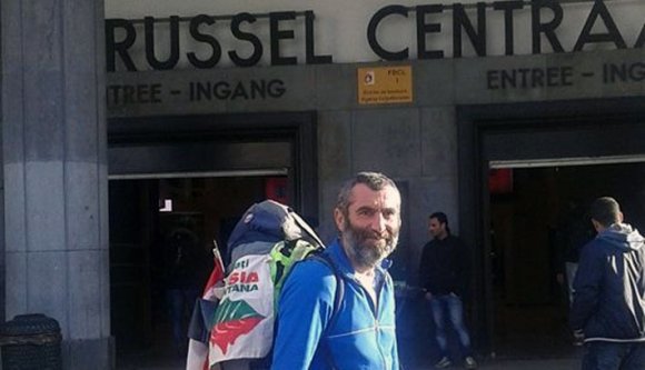 Brüsszelbe ért a fél Európát átgyalogló aktivista