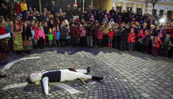 Néphagyomány az utcai pornó