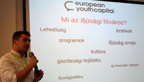 Megnyitották az ifjúsági fővárost a haverok előtt