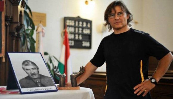 Ismét futásnak ered a forradalmi maratonozó