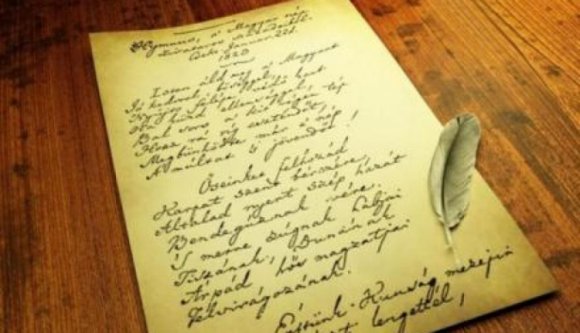 Csíkszeredában himnuszénekléssel tiltakoznak