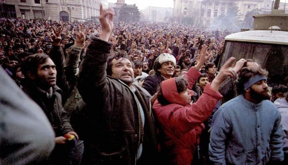 Évi 40 millió euróba kerülnek a forradalmárok