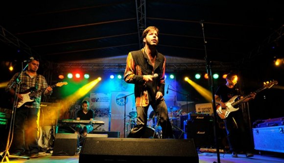 A rock 'n' roll az, amit játszani kell