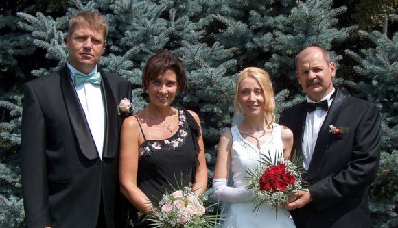 Az elnök egy kvázikonzulnál szilveszterezik