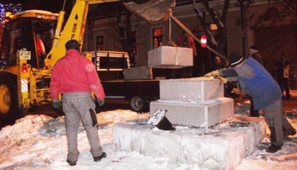 Száműzték Déváról Barcsay fejedelem emlékoszlopát