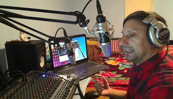 Bállal mentenék meg a Csángó Rádiót