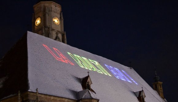 Az ifjúságnak is leesett a többnyelvű tantusz