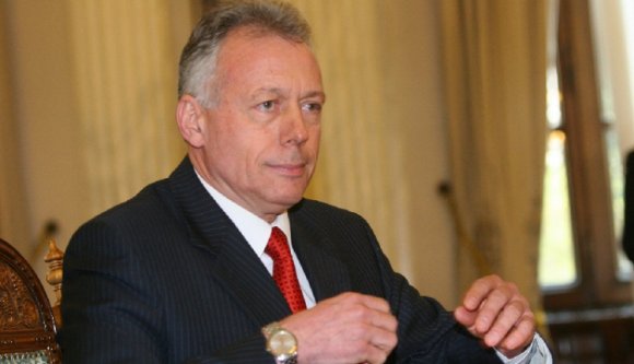 Borbély: megpróbálnak visszavenni a jogainkból