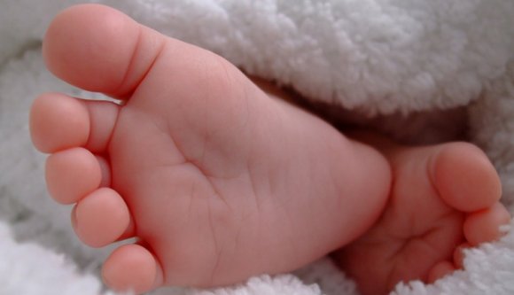 Újszülöttet találtak egy váradi szemeteskukában