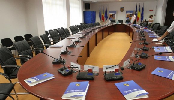 Nem tudnak spórolni a megyei önkormányzatok