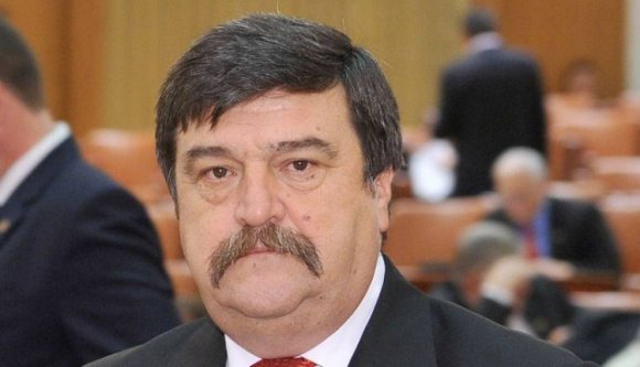 Korrupcióval gyanúsítanak egy alkotmánybírót